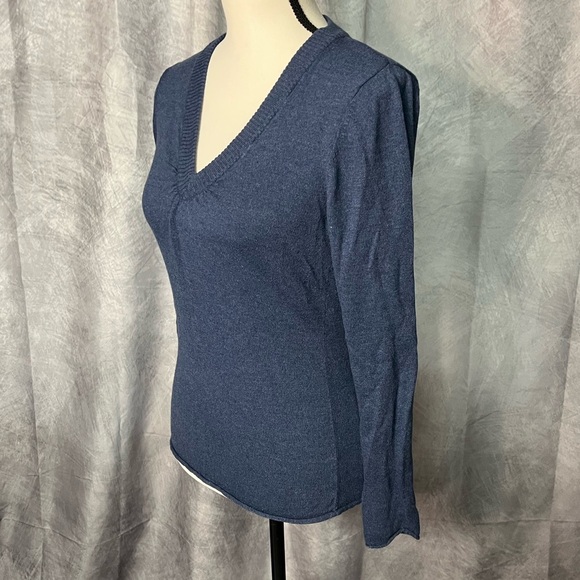 Massini Blue V-Neck Long Sleeved Sweater - size Medium - Picture 3 of 9
